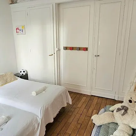 140m2 Haussmannian Familial Flat 16, At Clement's Apartment
